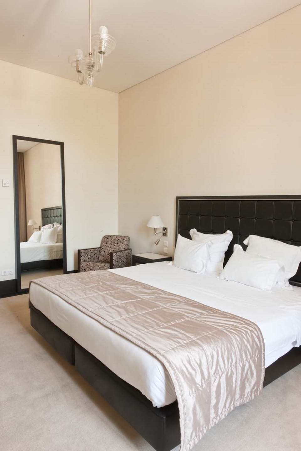Hypo-allergenic bedding, minibar, in-room safe, desk
