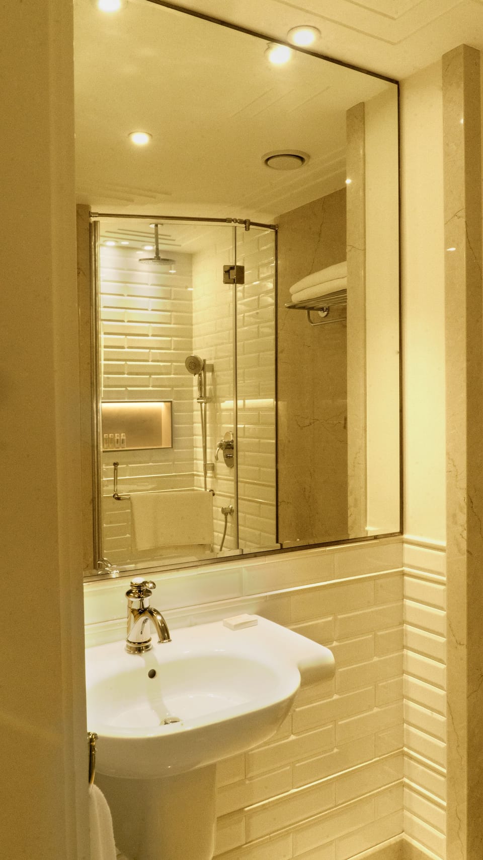 Bathroom sink