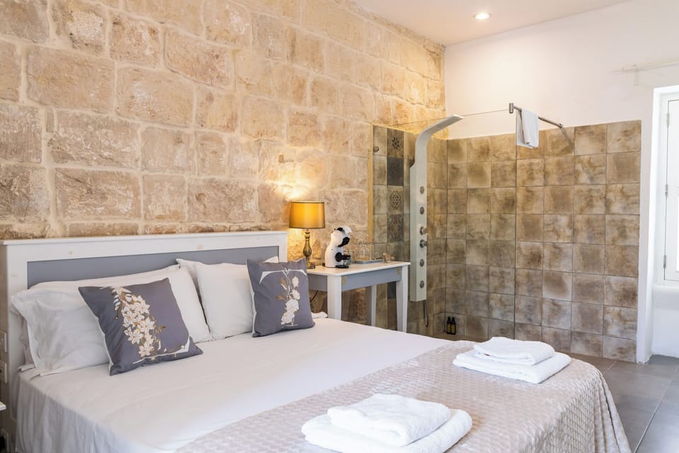 Superior Double Room, 1 Queen Bed | Premium bedding, in-room safe, desk, free WiFi