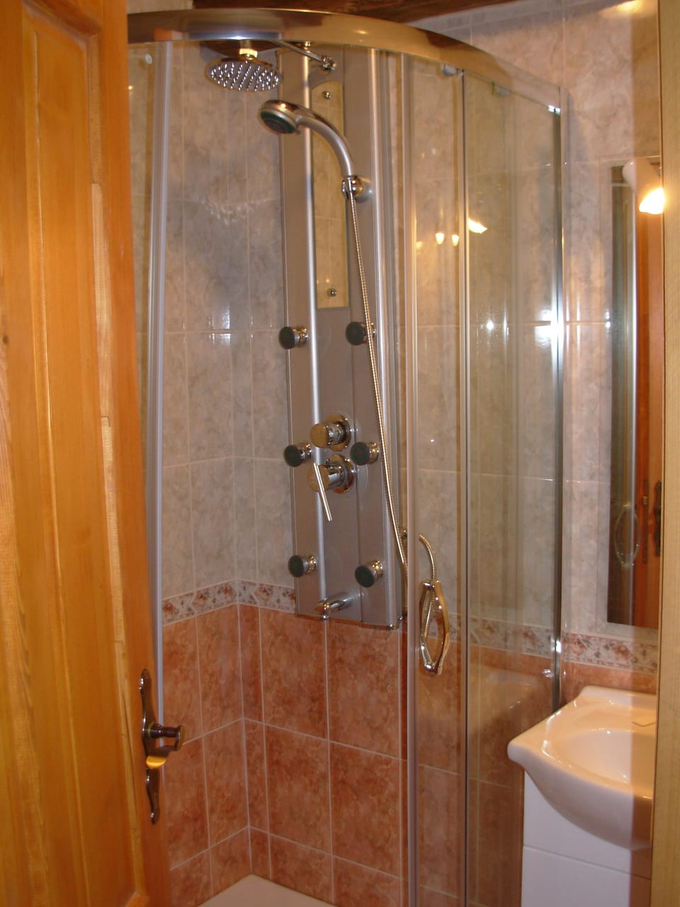 Family Apartment | Bathroom shower