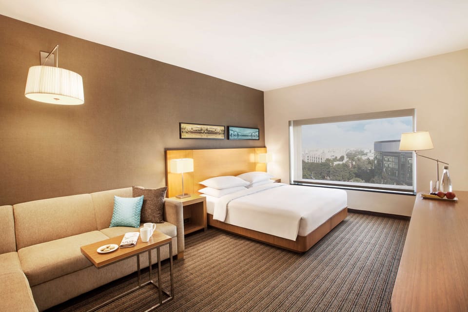 Room, 1 King Bed | Frette Italian sheets, premium bedding, minibar, in-room safe