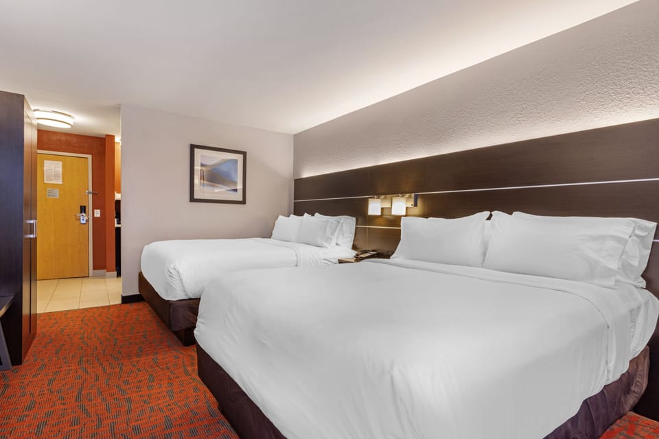 Standard Room, 2 Queen Beds | Egyptian cotton sheets, premium bedding, in-room safe, desk