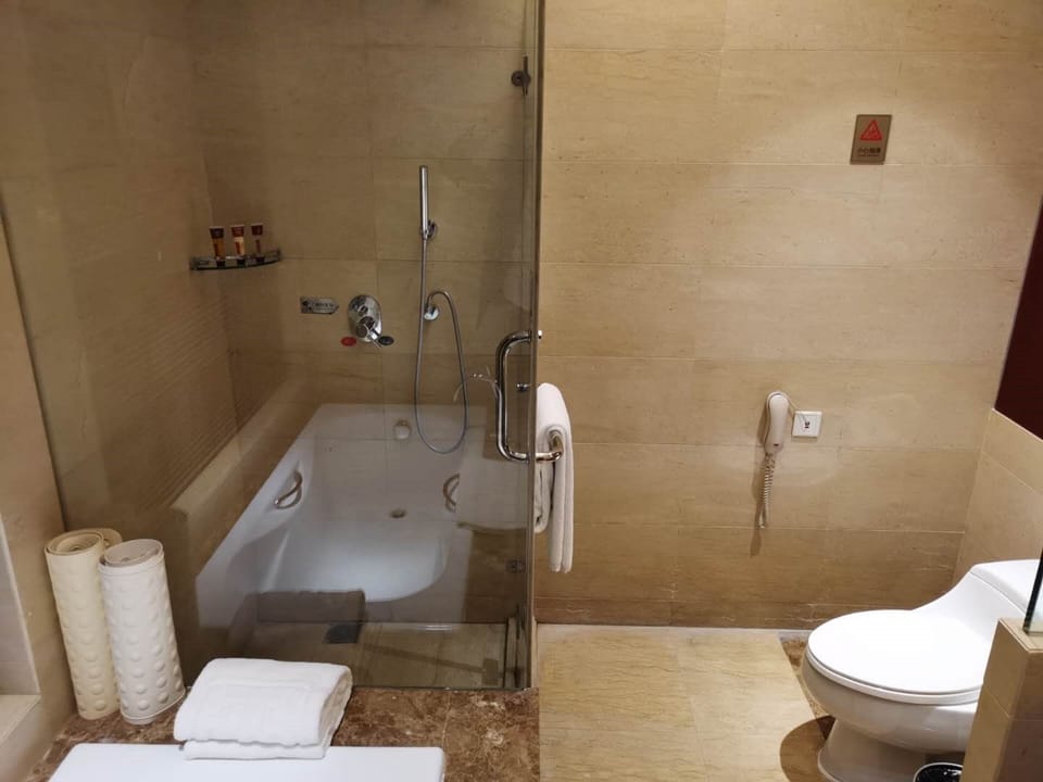 1 bedroom, minibar, in-room safe, desk