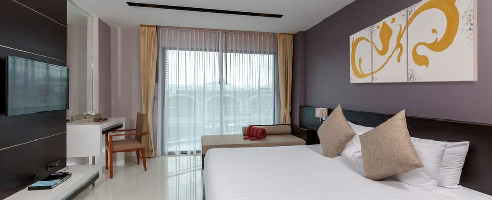Family Room | In-room safe, soundproofing, iron/ironing board, WiFi (free)