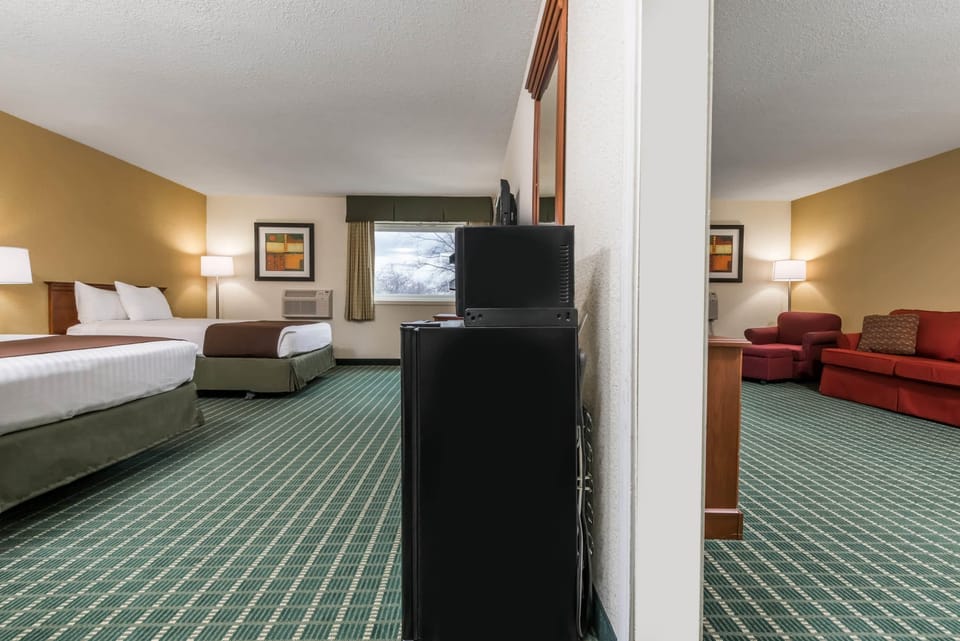 Suite, 2 Double Beds, Non Smoking (One-Bedroom Suite) | In-room safe, desk, iron/ironing board, free cribs/infant beds