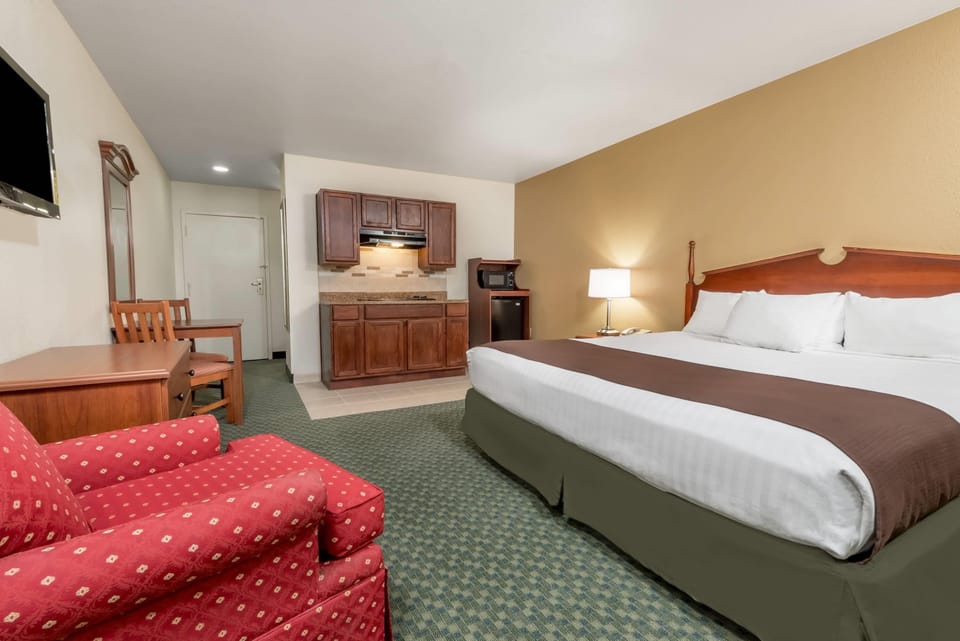 Efficiency, Room, 1 King Bed, Non Smoking | In-room safe, desk, iron/ironing board, free cribs/infant beds