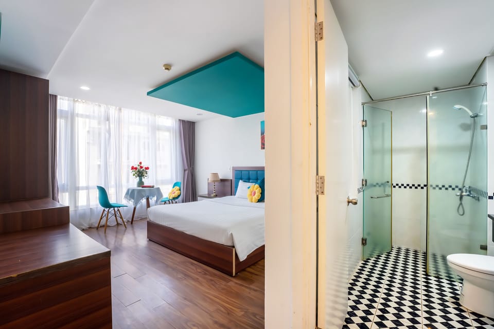 Deluxe Double Room | Minibar, desk, WiFi (free), bed sheets