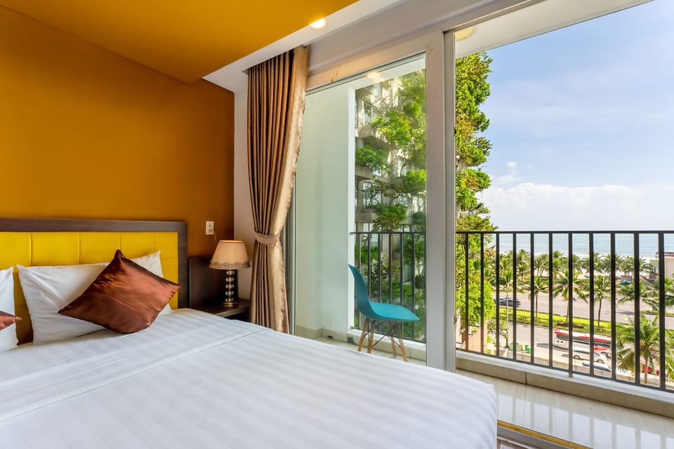 Family Quadruple Room | Minibar, desk, WiFi (free), bed sheets