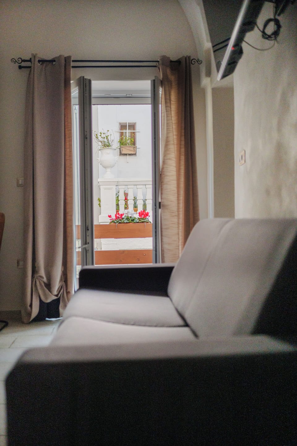 Junior Studio Suite | Down comforters, pillowtop beds, minibar (some free items), in-room safe