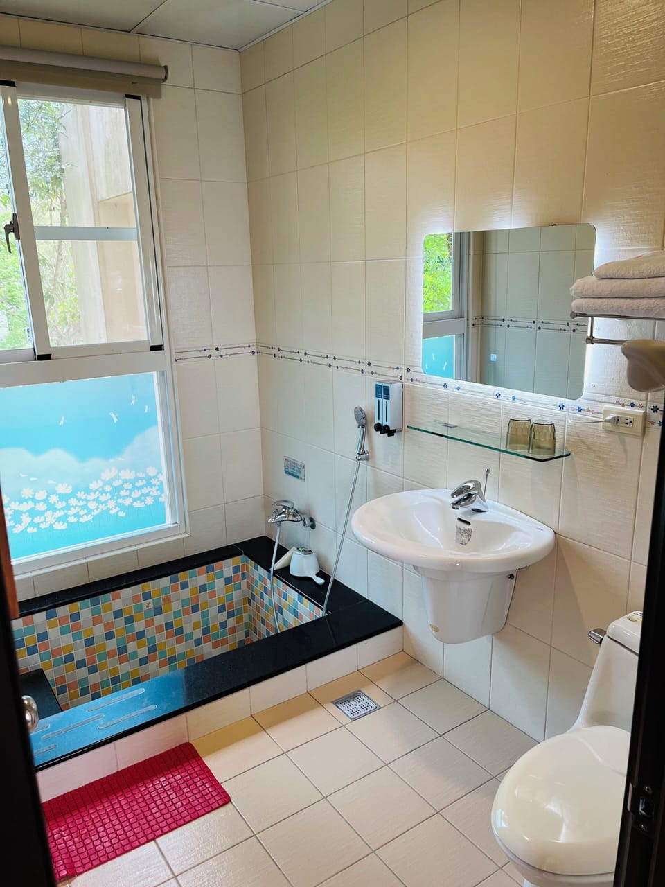 Deluxe Double Room, 1 Queen Bed, Bathtub, Mountain View | Bathroom | Deep soaking tub, free toiletries, hair dryer, slippers