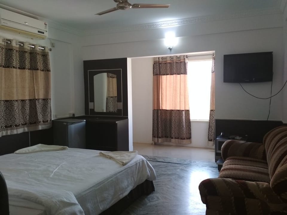 Deluxe Room | In-room safe, soundproofing, iron/ironing board, free WiFi