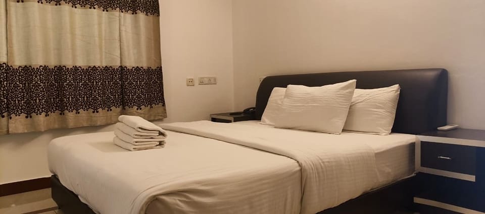 Penthouse, City View | In-room safe, soundproofing, iron/ironing board, WiFi (free)