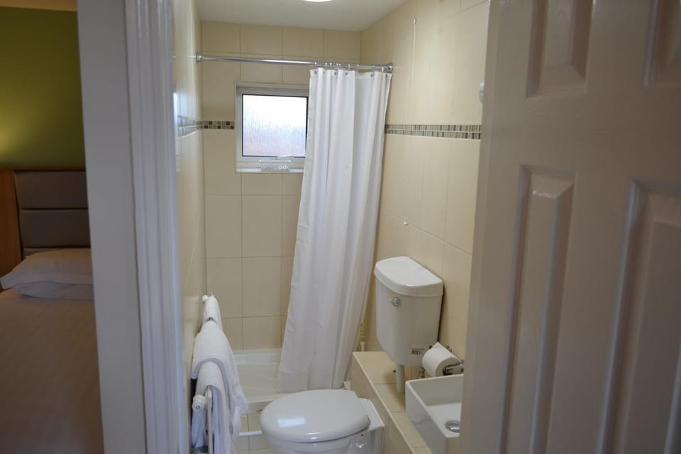 Shower, towels