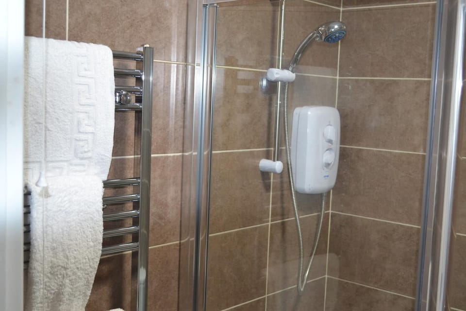 Shower, towels