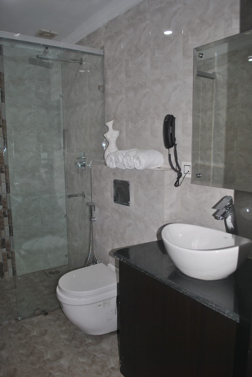 Premium Room | Bathroom | Shower, free toiletries, towels
