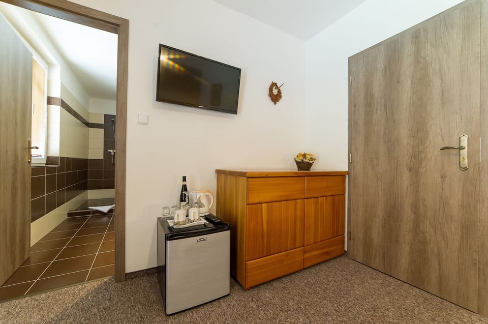 Double Room | Minibar, soundproofing, cribs (surcharge), WiFi (free)