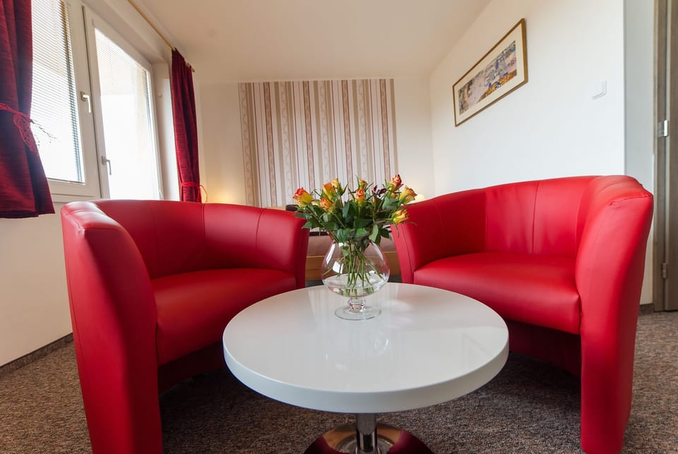 Triple Room | Minibar, soundproofing, cribs (surcharge), WiFi (free)