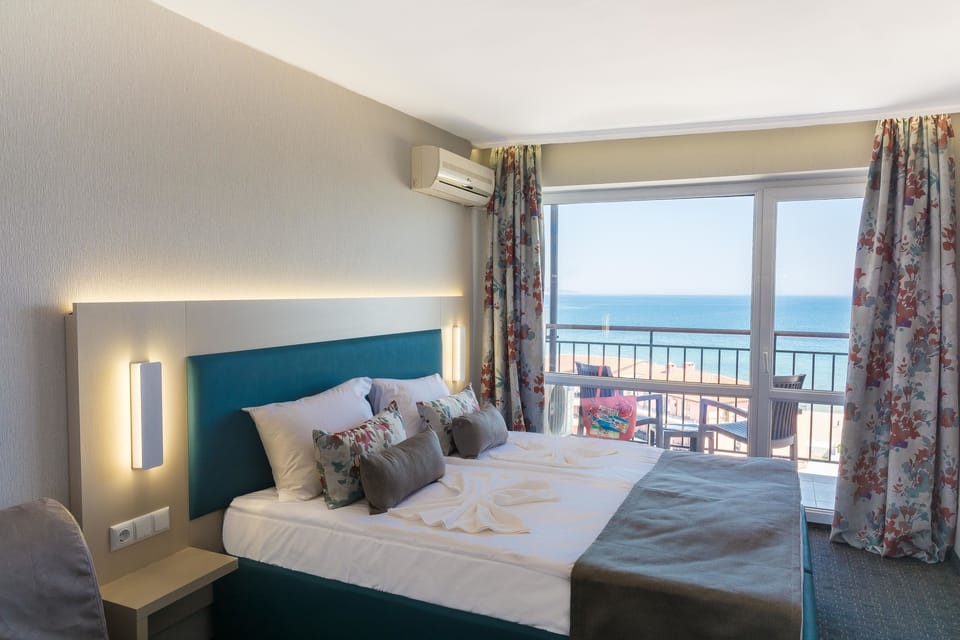 Standard Double or Twin Room | In-room safe, blackout drapes, iron/ironing board