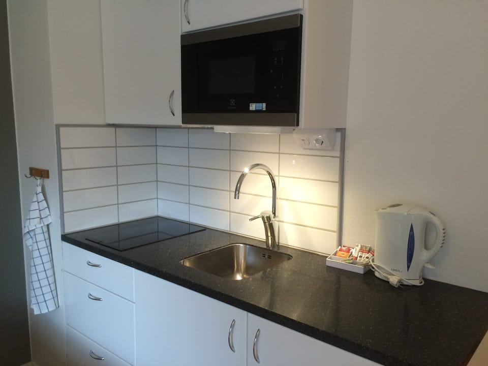 Coffee/tea maker, electric kettle