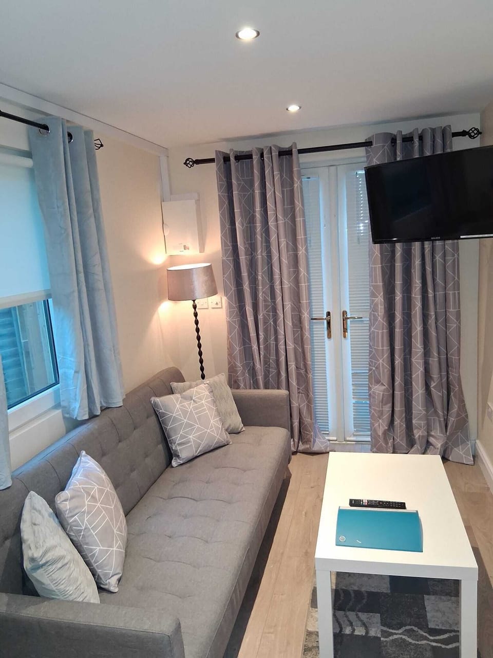 Apartment | Living area | 32-inch flat-screen TV with premium channels, TV