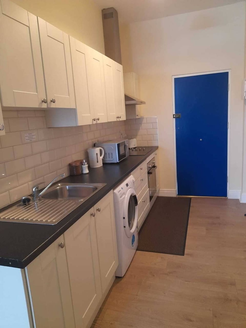 Family Apartment, 2 Bedrooms | Private kitchen | Fridge, microwave, oven, stovetop