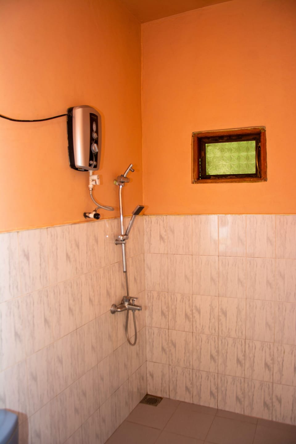 Triple Room, Mountain View | Bathroom | Shower, rainfall showerhead, free toiletries, bidet
