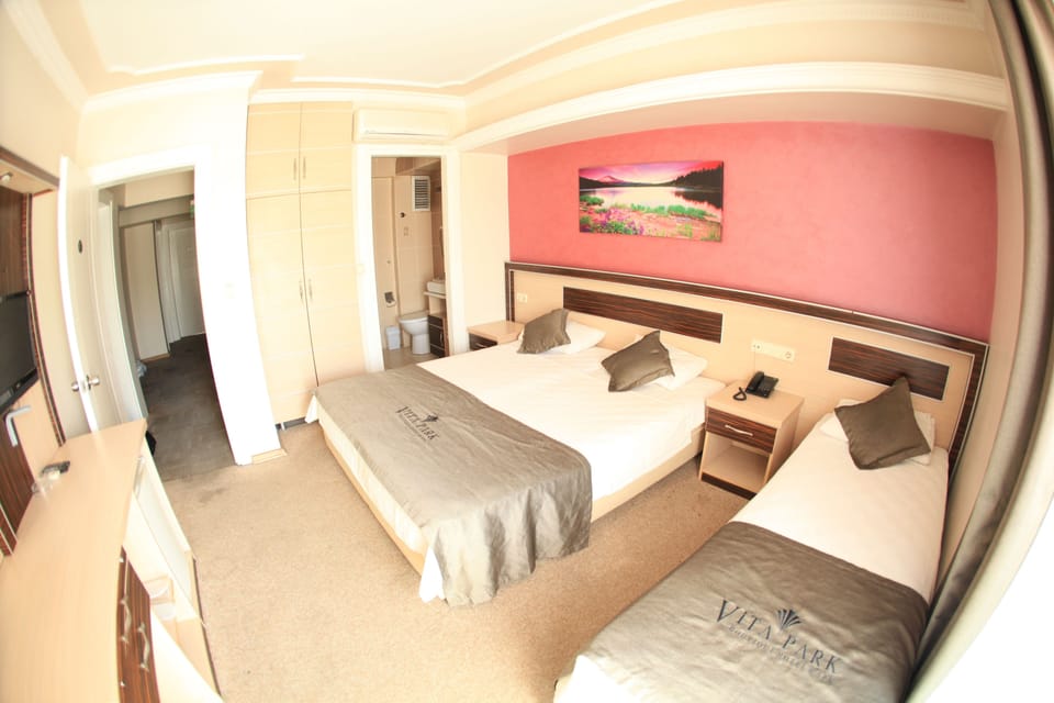 Standard Room | In-room safe, desk, iron/ironing board, free WiFi