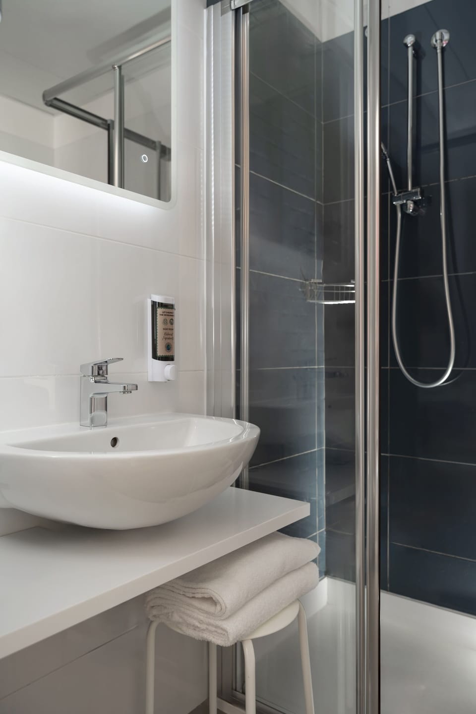 Double Room, Private Bathroom | Bathroom | Shower, rainfall showerhead, hair dryer, bidet