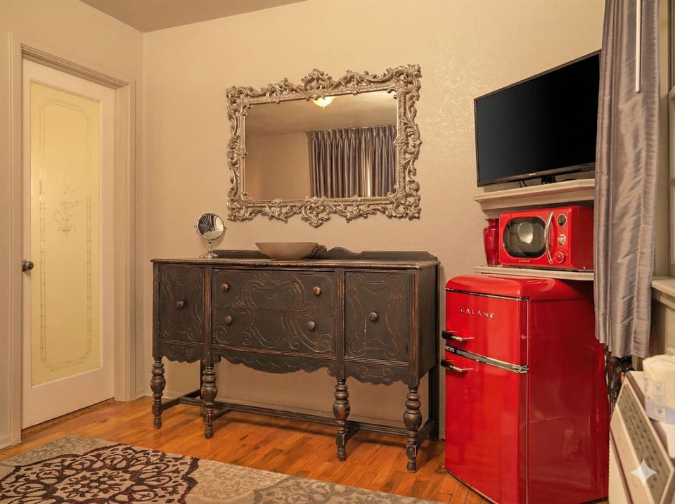 Double Room, 2 Queen Beds, Courtyard Area | Free WiFi, bed sheets