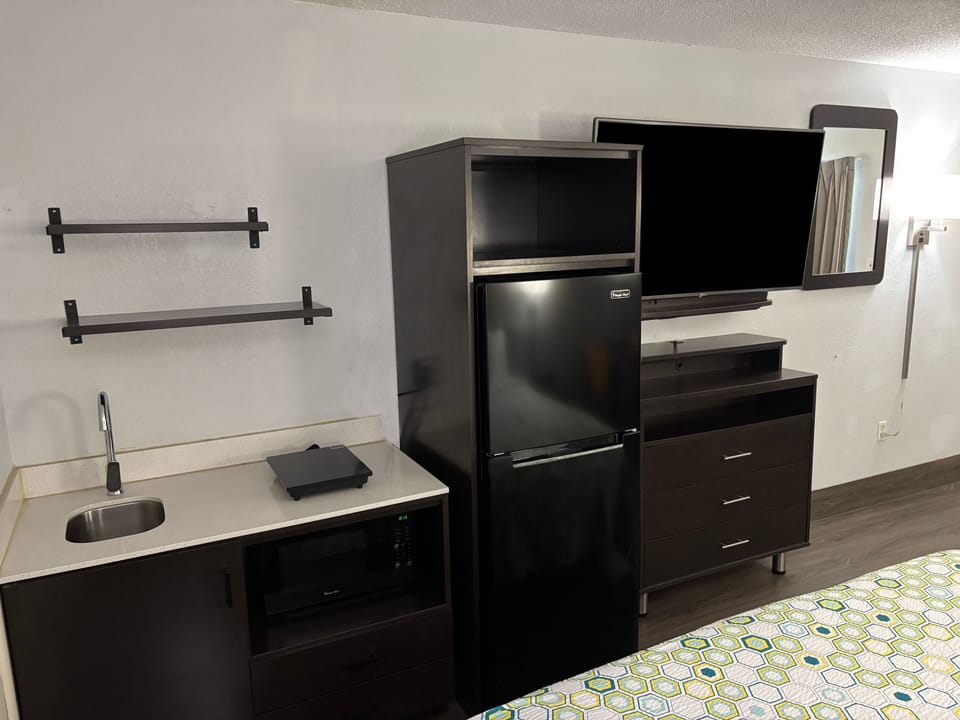 Full-size fridge, microwave, stovetop, coffee/tea maker