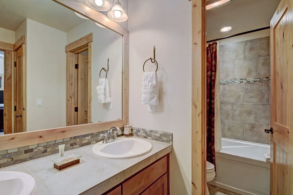 6508 Settlers Creek Townhomes Apartment in Keystone