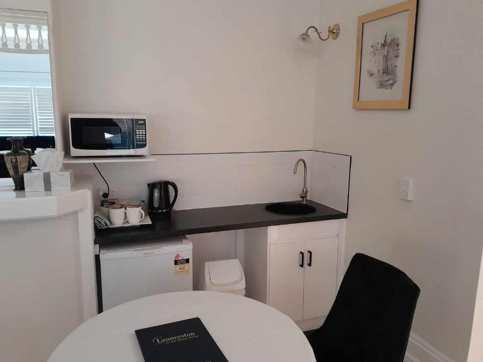 Superior Heritage Suite - Room 1 | Private kitchenette | Mini-fridge, electric kettle