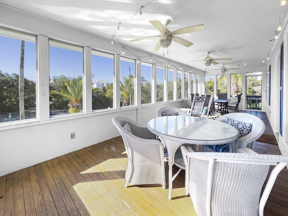 House, 4 Bedrooms | Balcony