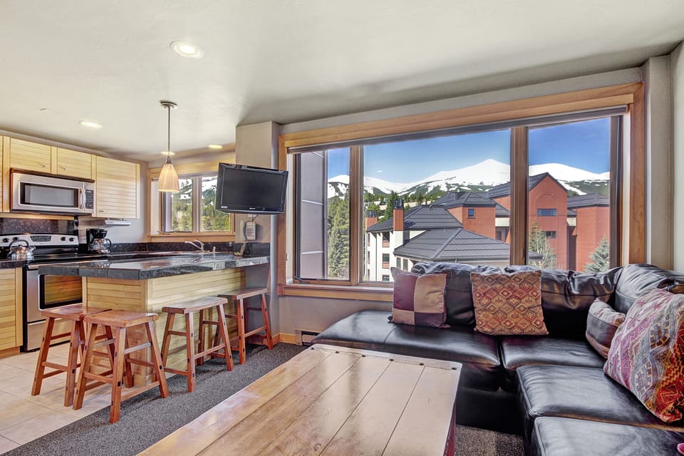 Studio | Private kitchen | Full-size fridge, microwave, oven, stovetop