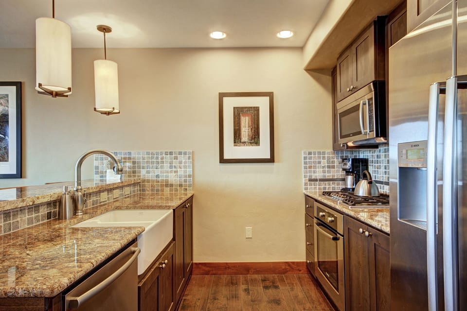 Condo, 1 Bedroom | Private kitchen | Full-size fridge, microwave, oven, stovetop
