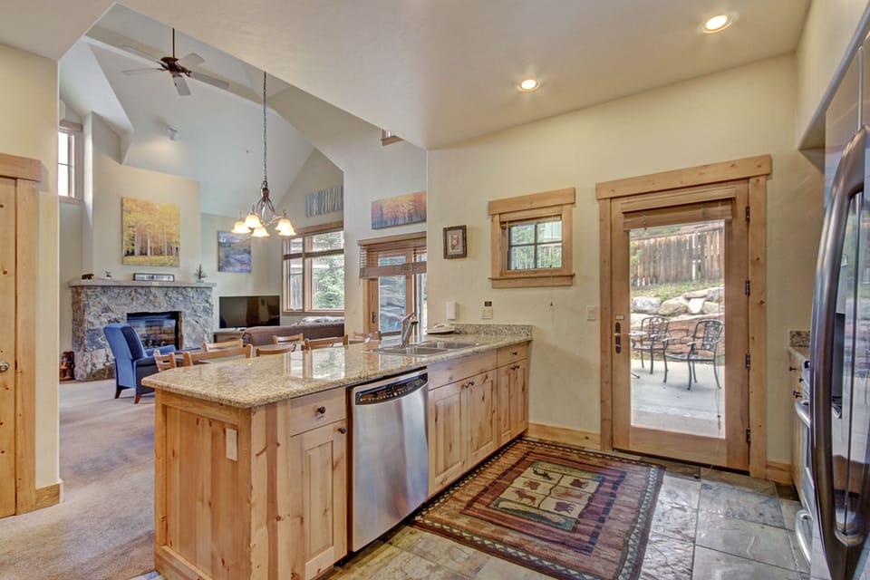 Townhome, 3 Bedrooms | Private kitchen | Full-size fridge, microwave, oven, stovetop