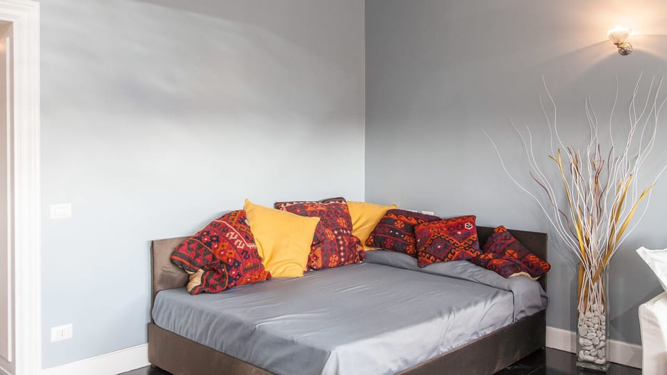 Studio Suite | 1 bedroom, desk, iron/ironing board, WiFi (free)