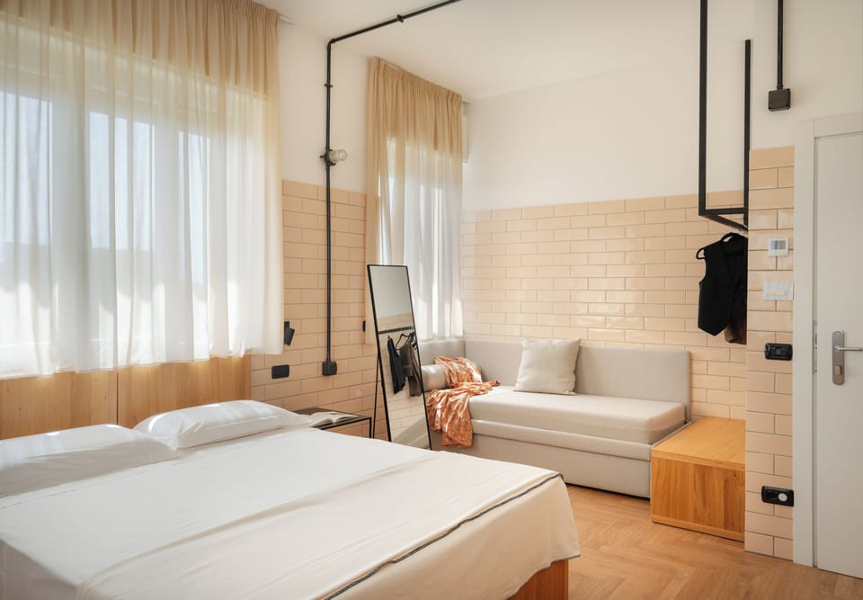 Deluxe Double or Twin Room | Minibar, in-room safe, desk, free WiFi