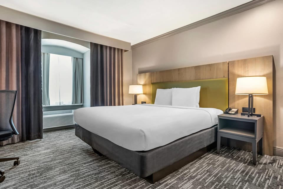Studio Suite, 1 King Bed with Sofa bed, Non Smoking | Premium bedding, in-room safe, desk, laptop workspace