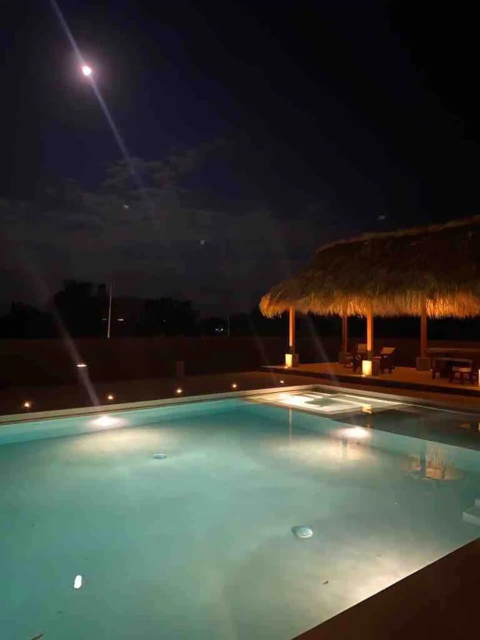 Comfort Condo, Multiple Beds, Beachside | Living area | TV