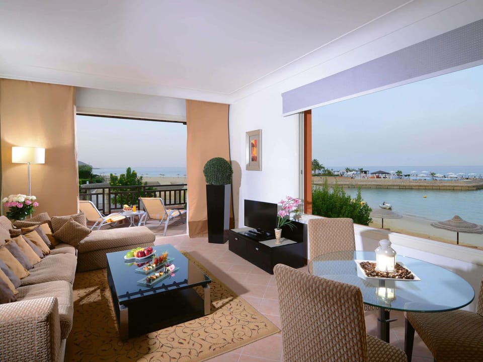 Deluxe Suite, 1 King Bed, Beachfront | Minibar, in-room safe, desk, blackout drapes