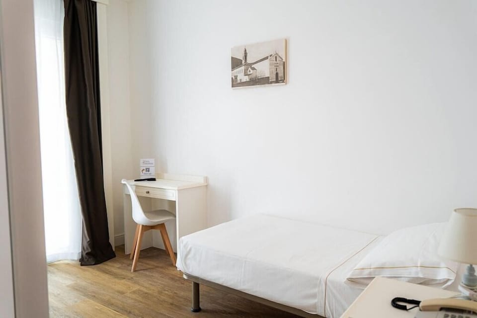 Cribs/infant beds