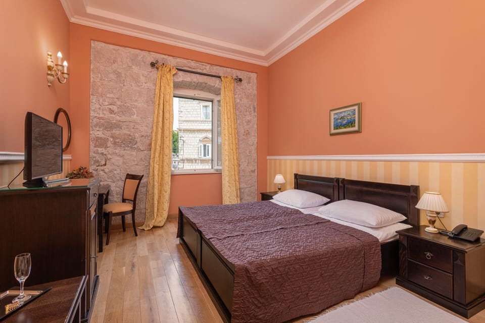 Superior Twin Room | In-room safe, desk, free WiFi, bed sheets