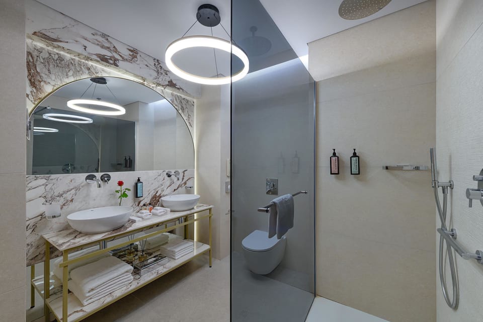 Superior Room, Sea View | Bathroom | Shower, rainfall showerhead, eco-friendly toiletries, hair dryer