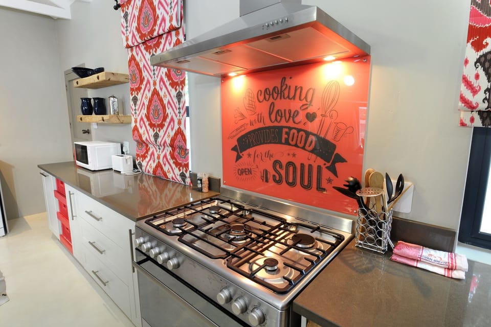 Ocean Breeze - Whole House  | Private kitchen | Full-size fridge, microwave, oven, stovetop