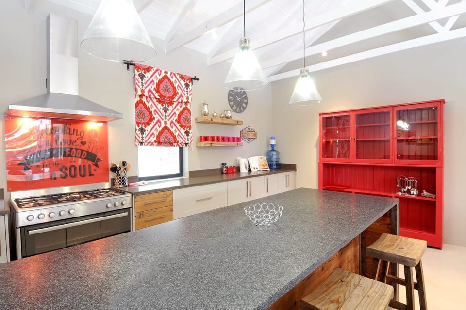 Ocean Breeze - Whole House  | Private kitchen | Full-size fridge, microwave, oven, stovetop