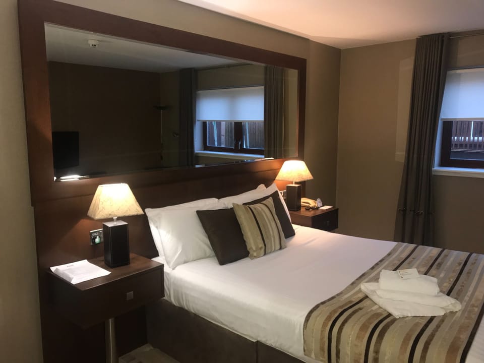 Premium bedding, in-room safe, desk, blackout drapes