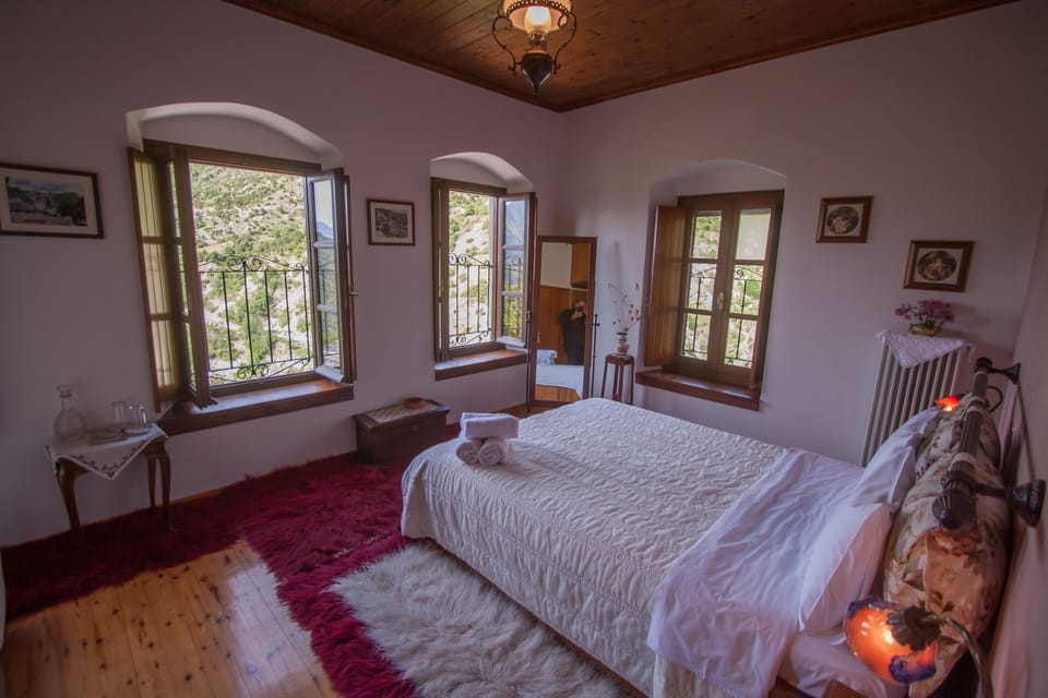 Deluxe Double Room | Hypo-allergenic bedding, pillowtop beds, individually decorated