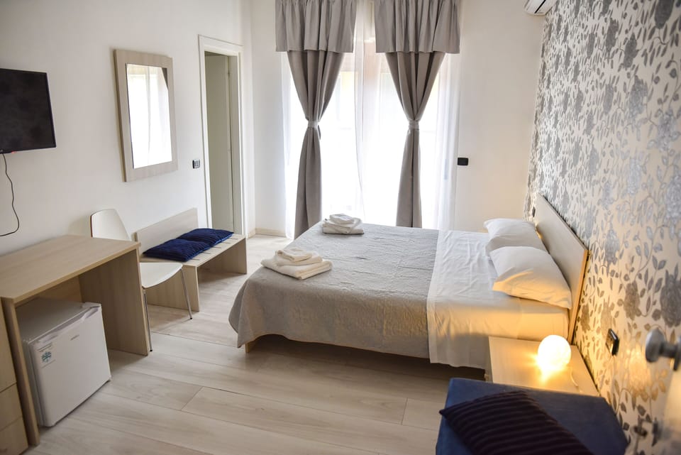 Double Room | Cribs/infant beds, free WiFi, bed sheets