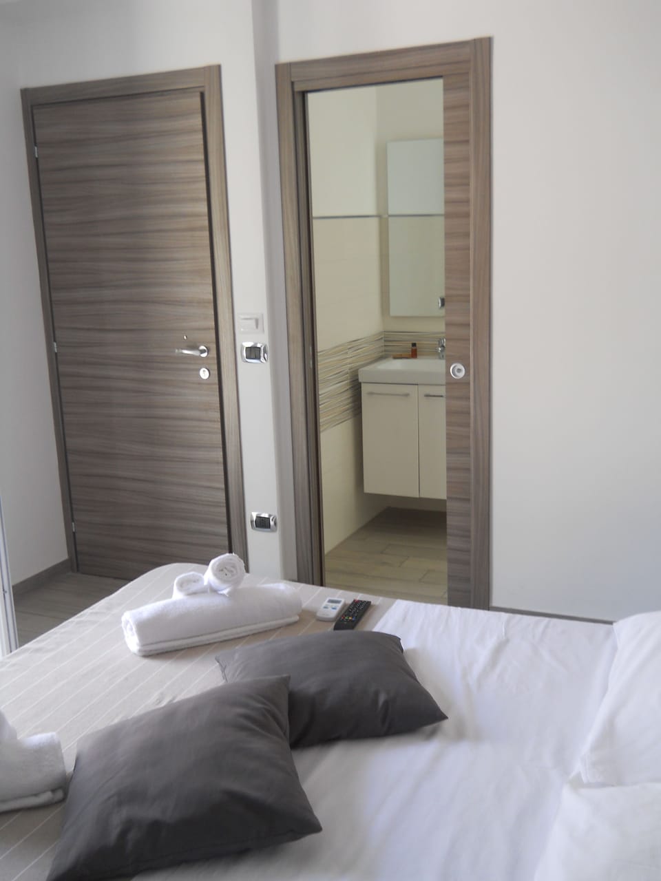 Deluxe Room, Balcony | Premium bedding, minibar, in-room safe, desk